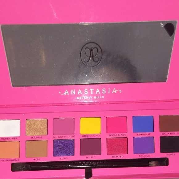 SOLD Anastasia Beverly hls Alyssa edwards palette - Picture 2 of 3